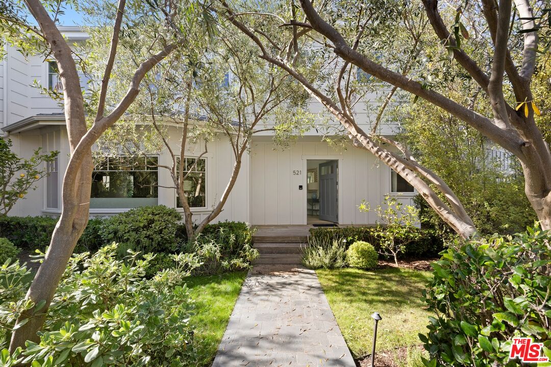 521 Amalfi Dr