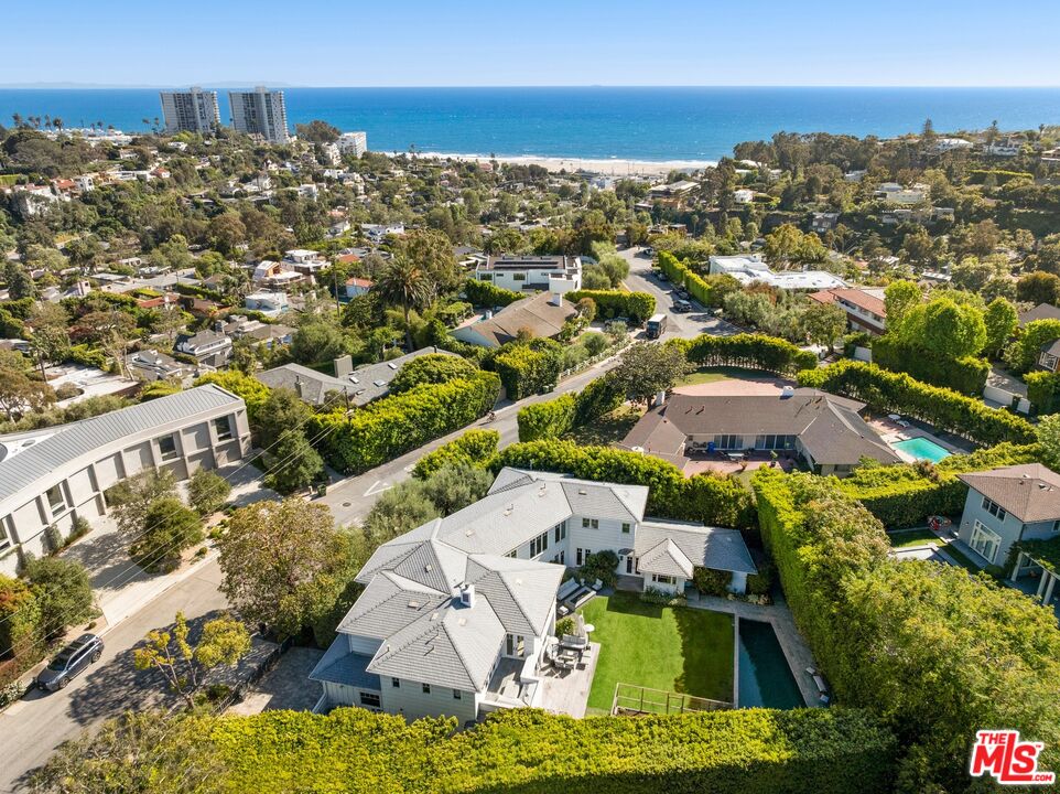 521 Amalfi Dr