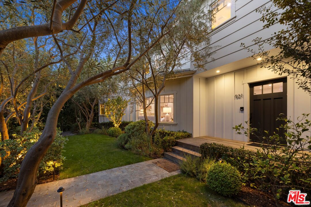 521 Amalfi Dr