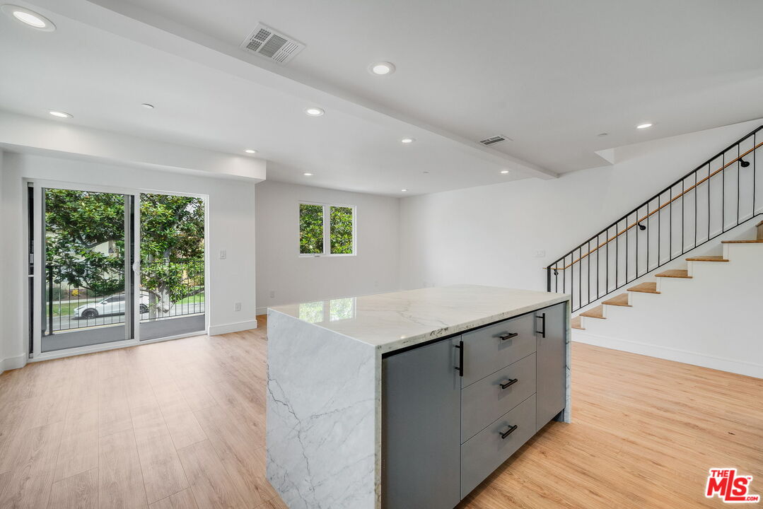 1433 S Crescent Heights Blvd
