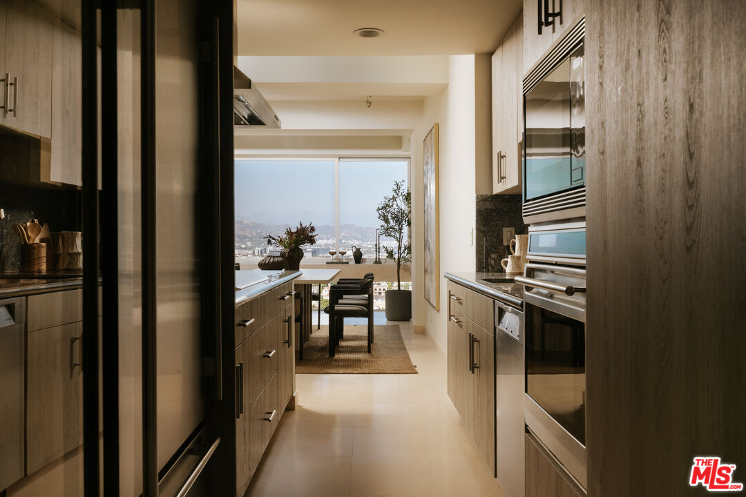 2222 Avenue Of The Stars Unit: 1404