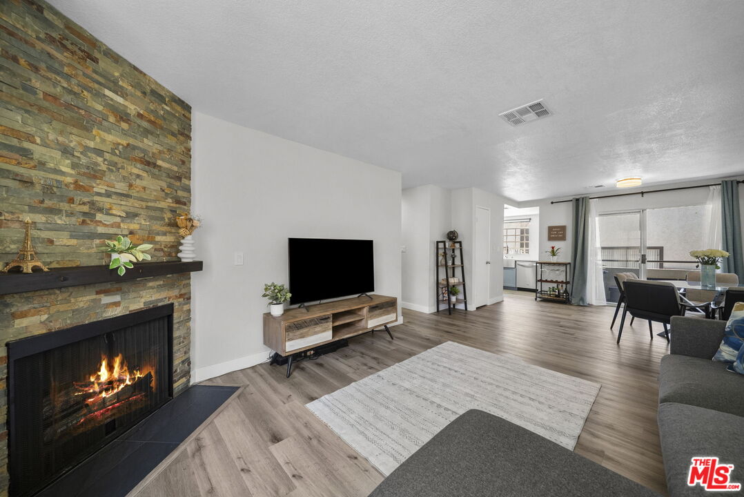 7658 Topanga Canyon Blvd Unit: 113