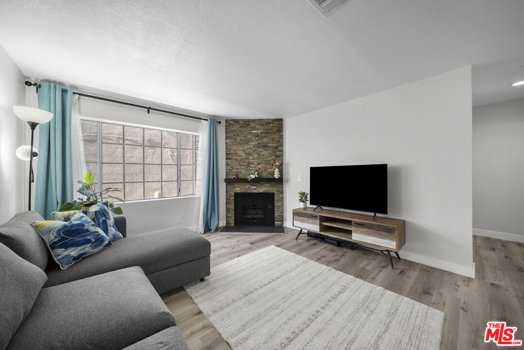 7658 Topanga Canyon Blvd Unit: 113