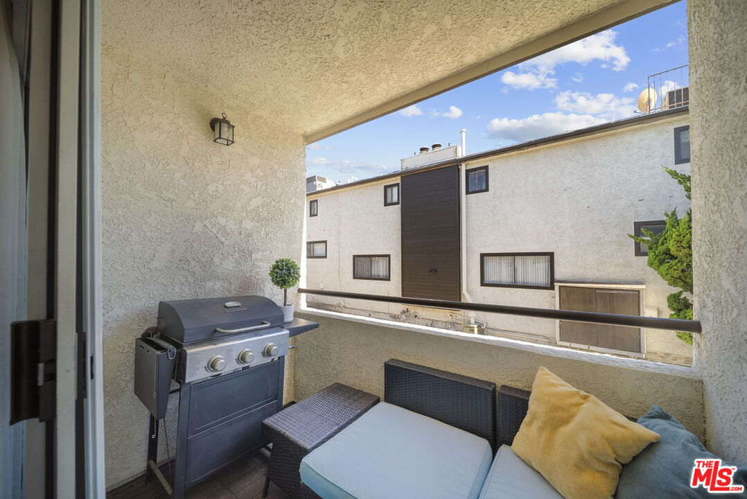 7658 Topanga Canyon Blvd Unit: 113
