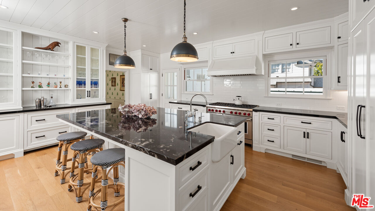 605 N Palisades Beach Rd