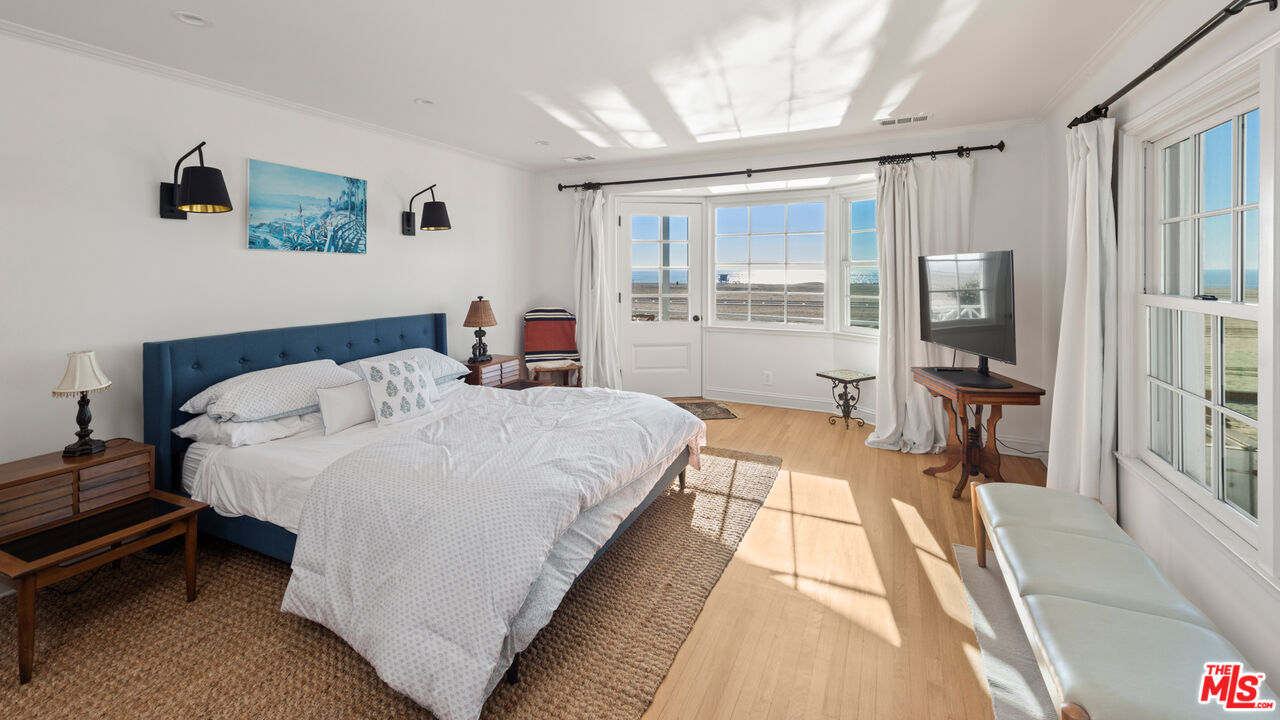 605 N Palisades Beach Rd