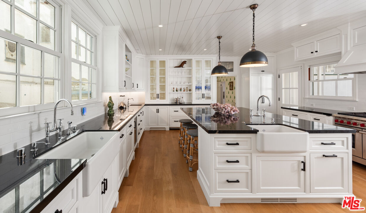 605 N Palisades Beach Rd