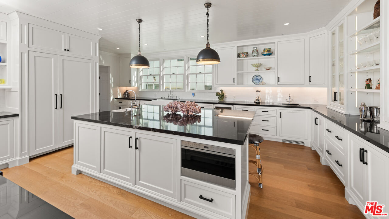 605 N Palisades Beach Rd