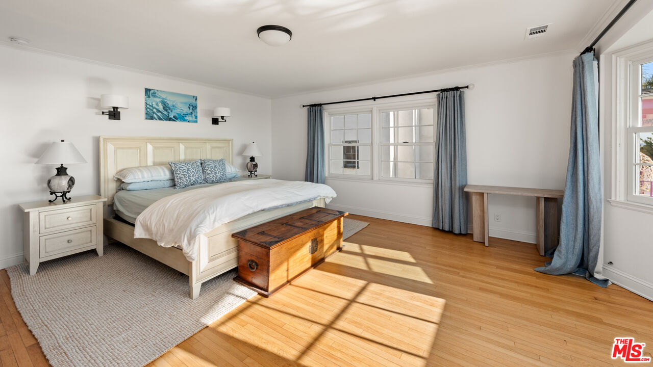 605 N Palisades Beach Rd