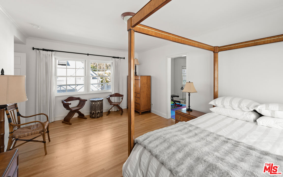 605 N Palisades Beach Rd