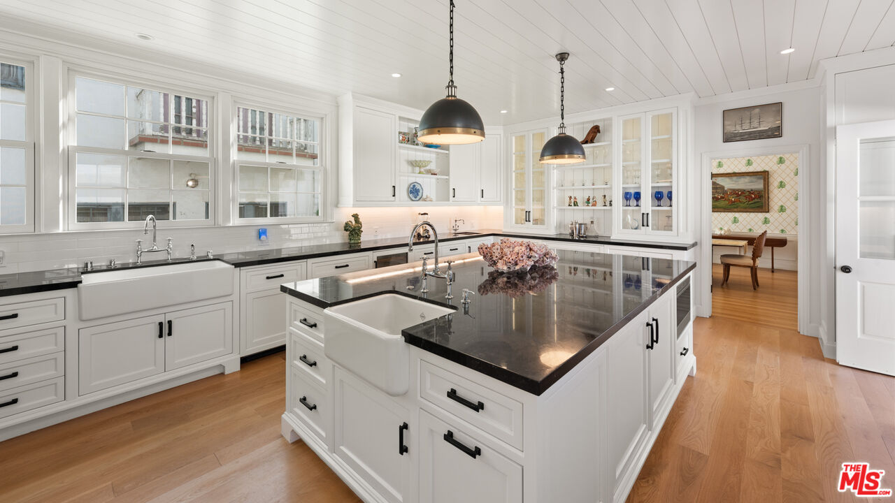 605 N Palisades Beach Rd