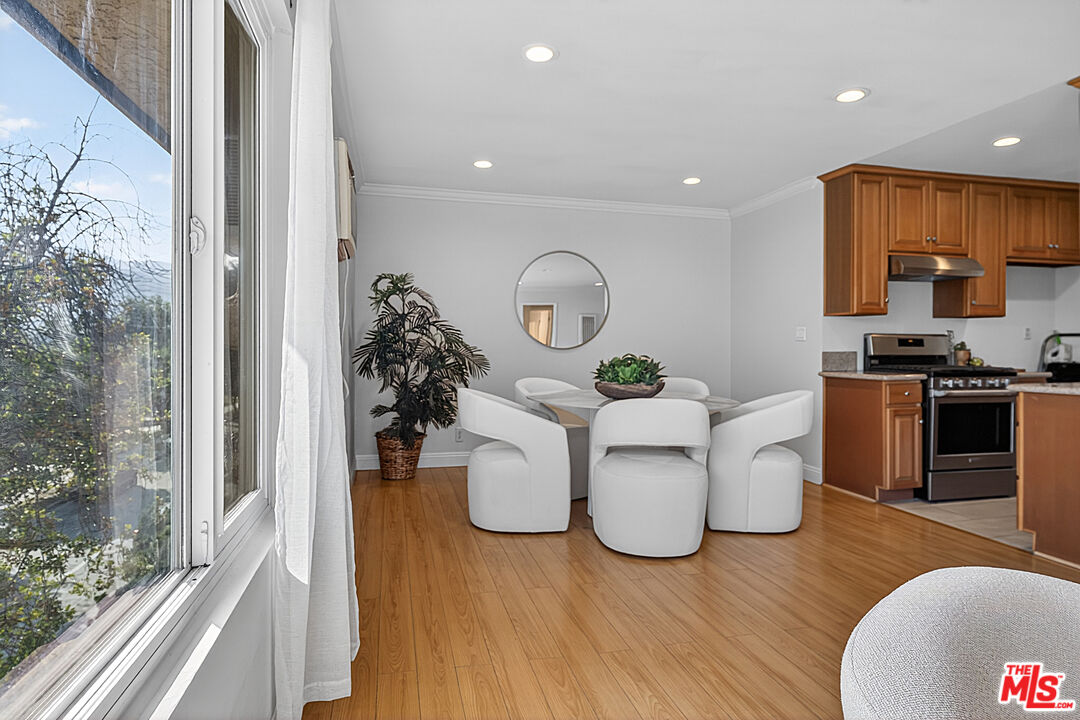 3907 La Crescenta Ave Unit: 203