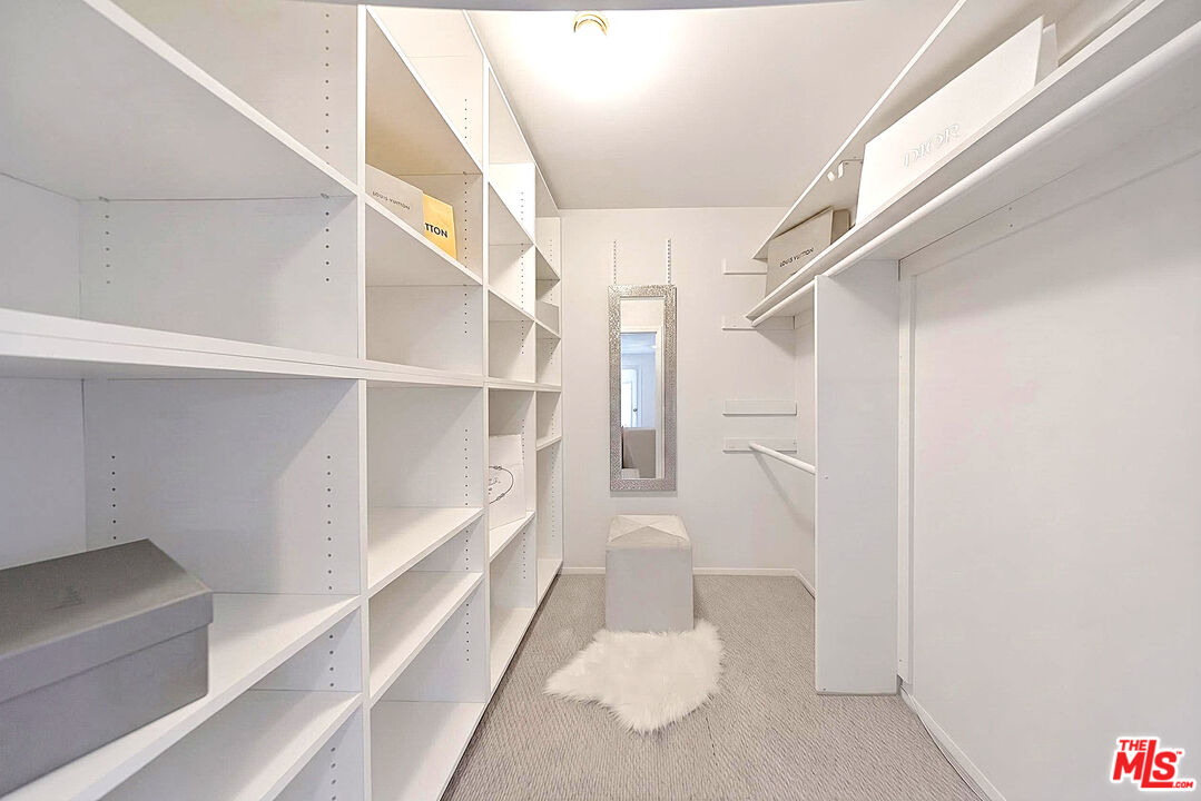3907 La Crescenta Ave Unit: 203