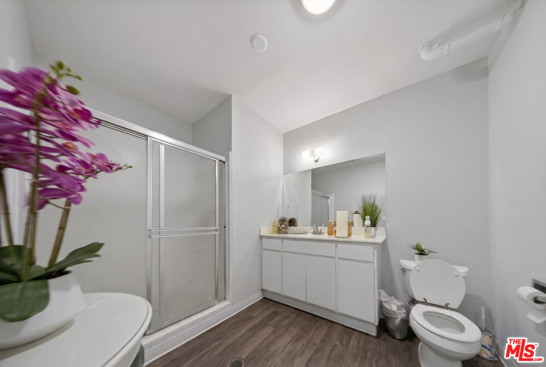 3907 La Crescenta Ave Unit: 203
