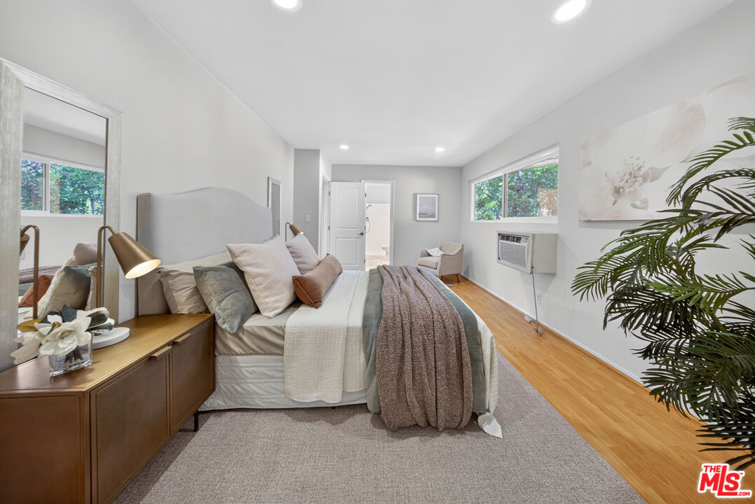 3907 La Crescenta Ave Unit: 203