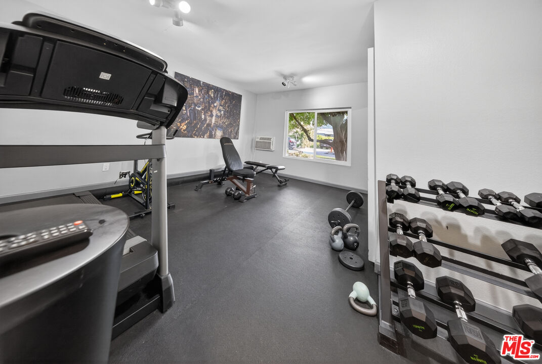3907 La Crescenta Ave Unit: 203