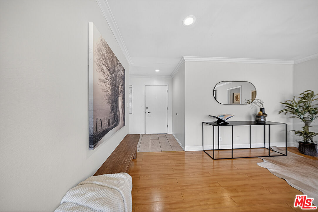 3907 La Crescenta Ave Unit: 203