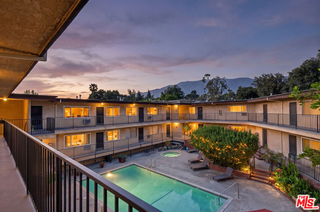 3907 La Crescenta Ave Unit: 203