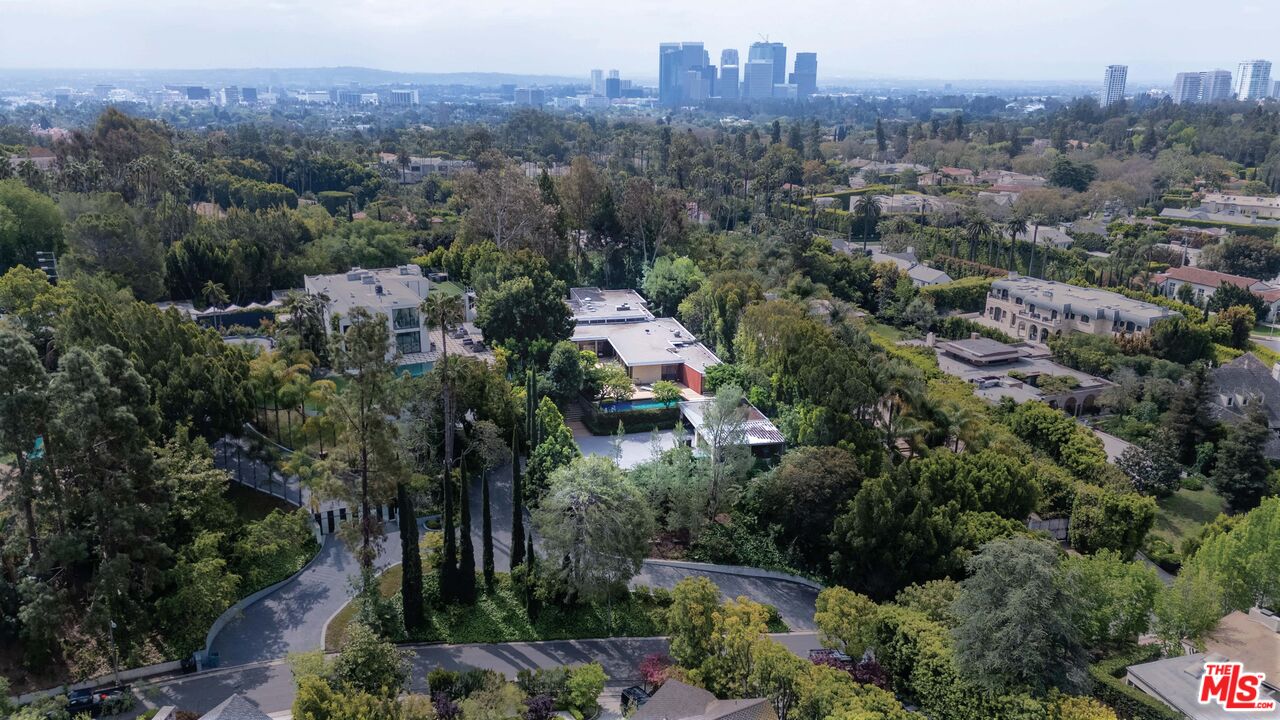 1022 Summit Dr