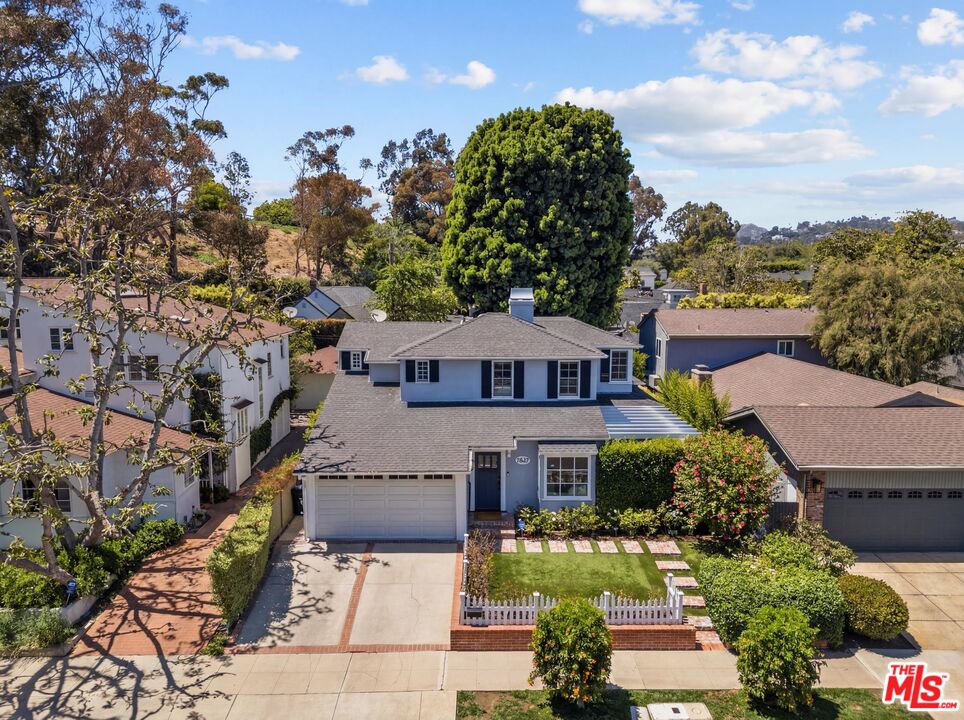 11447 Albata St