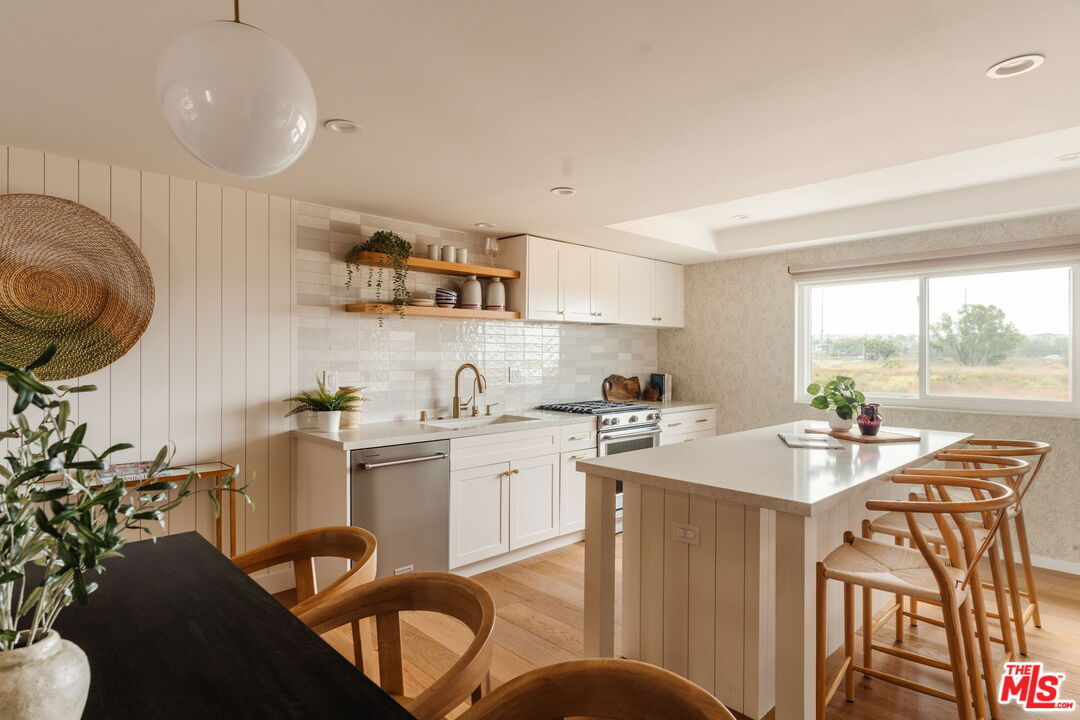 13210 Fiji Way Unit: M