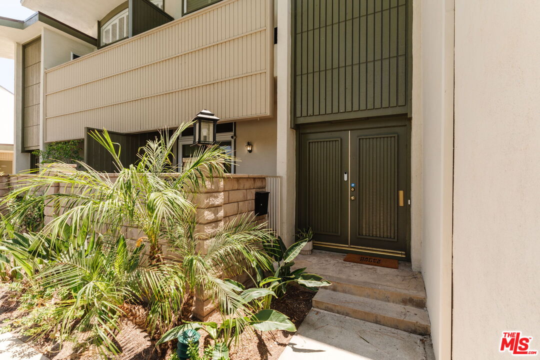 13210 Fiji Way Unit: M