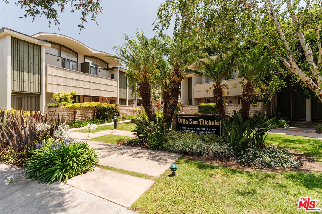 13210 Fiji Way Unit: M