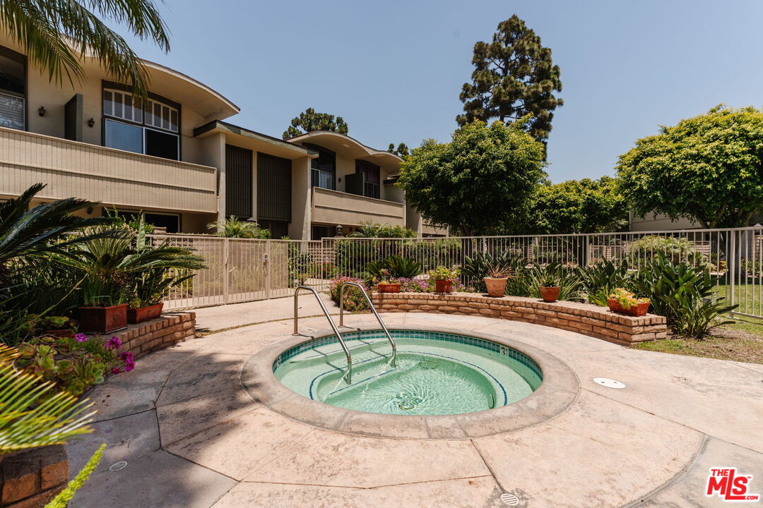 13210 Fiji Way Unit: M