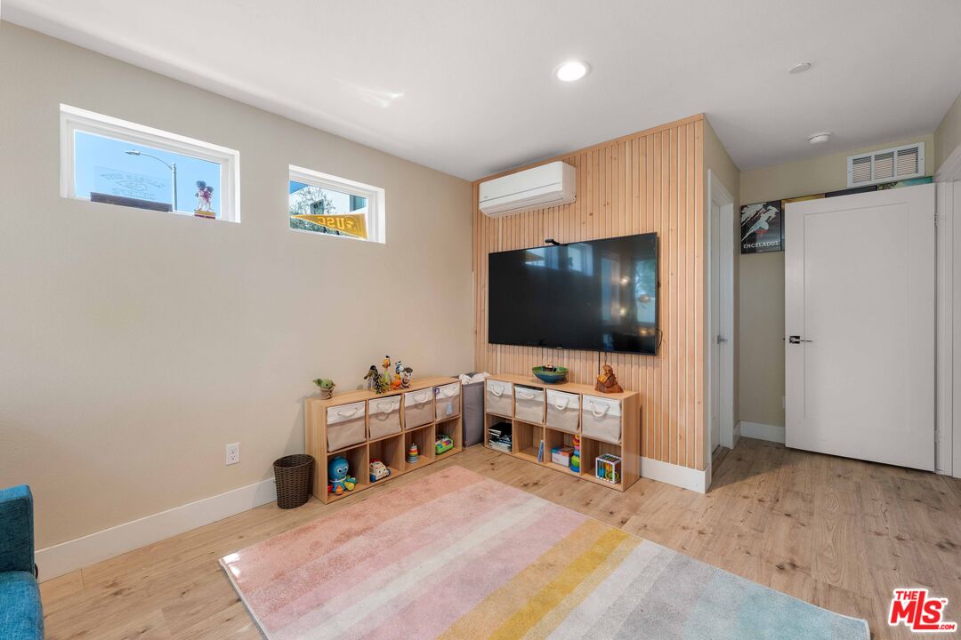 2911 Exposition Pl Unit: 1