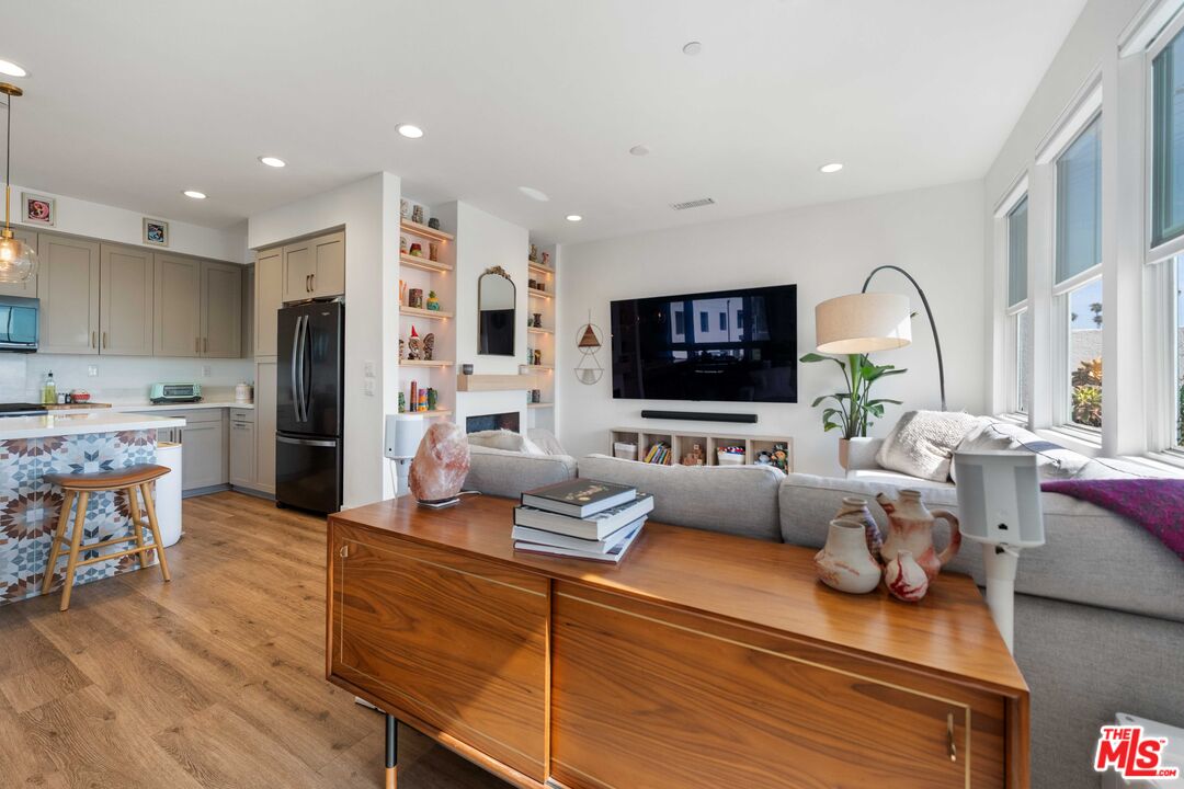 2911 Exposition Pl Unit: 1
