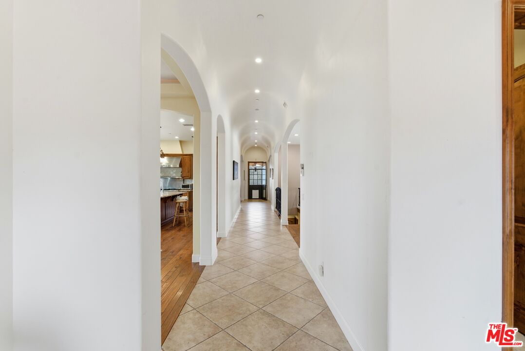10825 Pacific View Dr