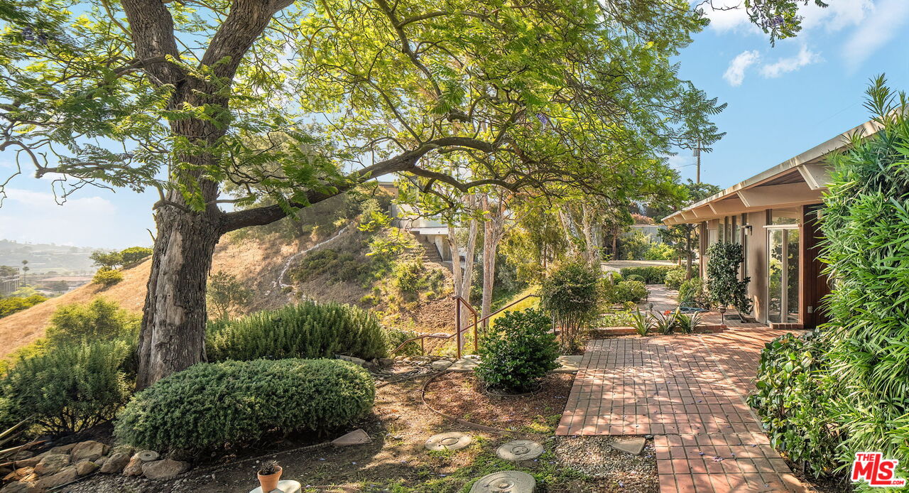 1500 N Tigertail Rd