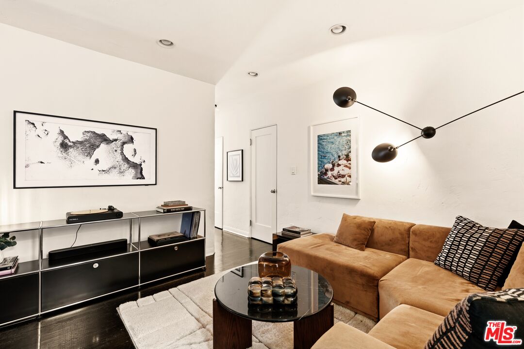 3007 Belden Dr