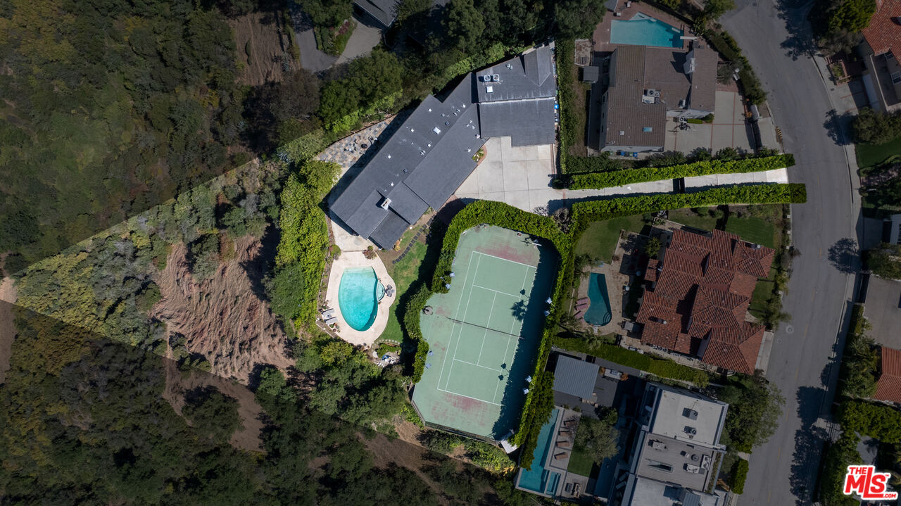 1612 Stradella Rd