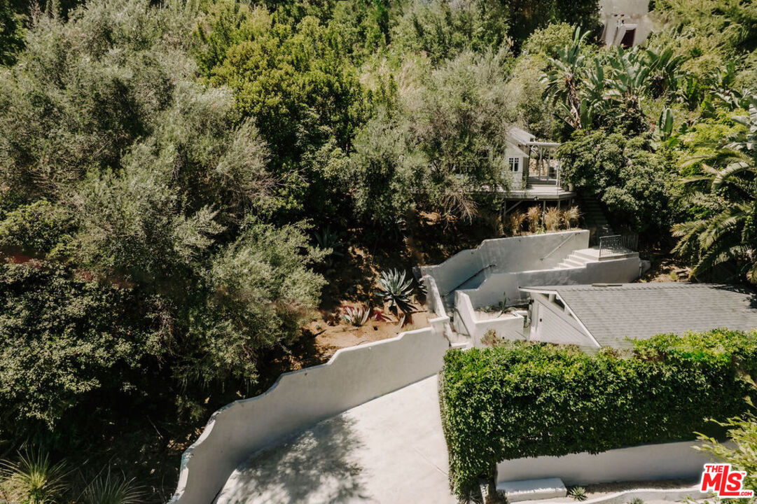 2307 Holly Dr