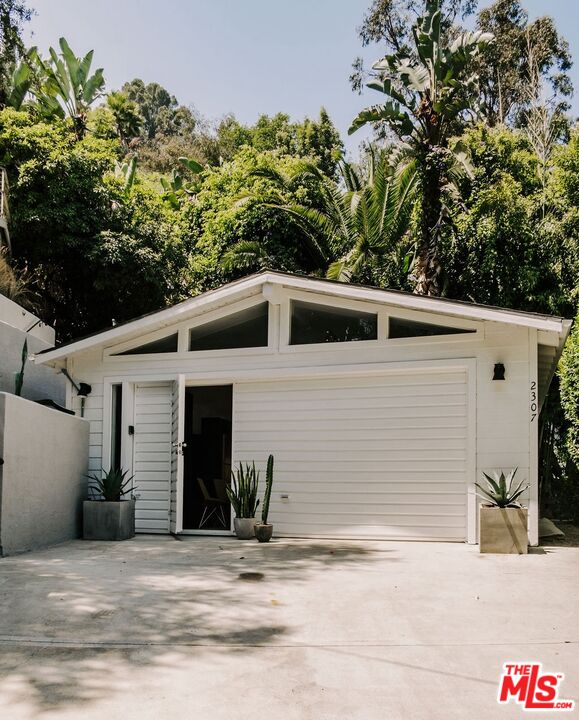 2307 Holly Dr