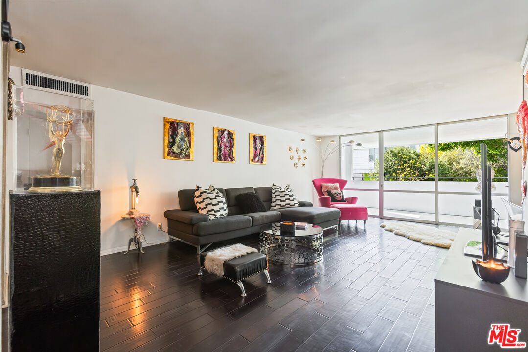 848 N Kings Rd Unit: 102