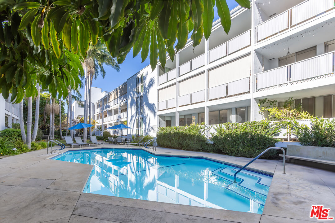 848 N Kings Rd Unit: 102