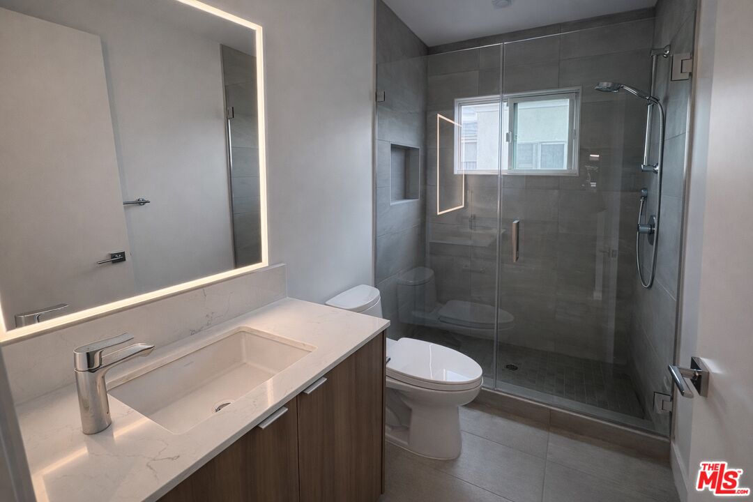 1433 Euclid St Unit: 5