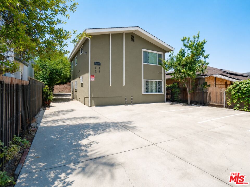 2037 S Burnside Ave