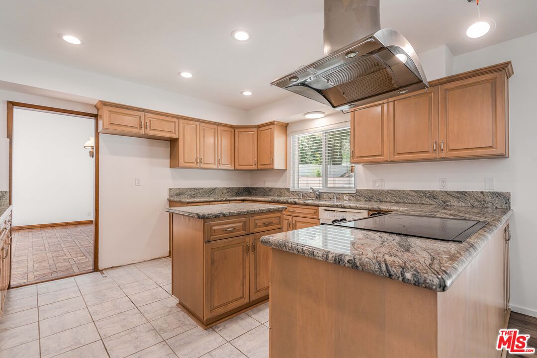 1181 Somera Rd