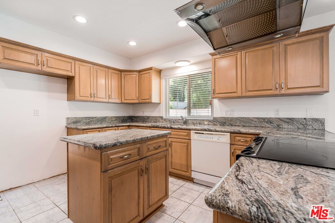 1181 Somera Rd