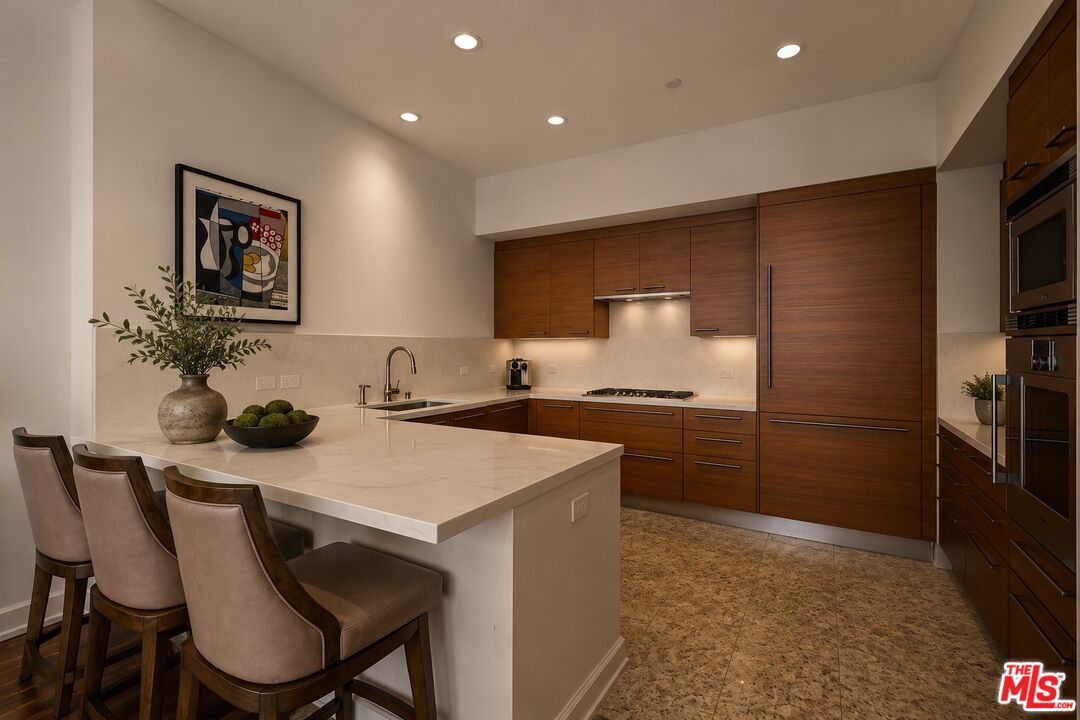 900 W Olympic Blvd Unit: 29H