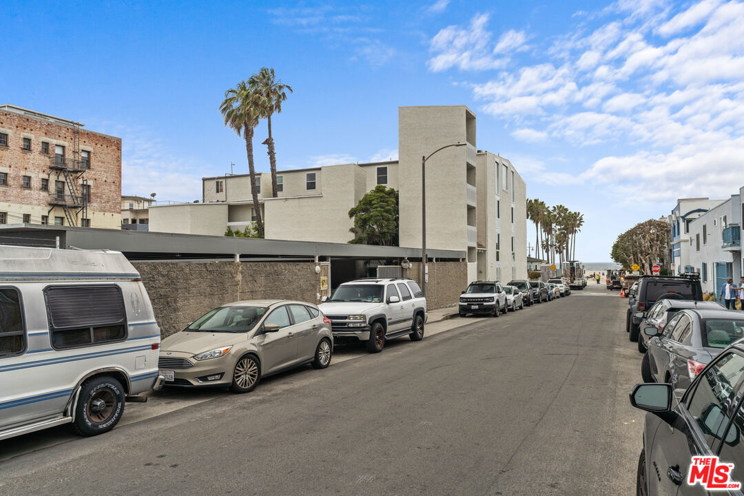 22 Navy St Unit: 306
