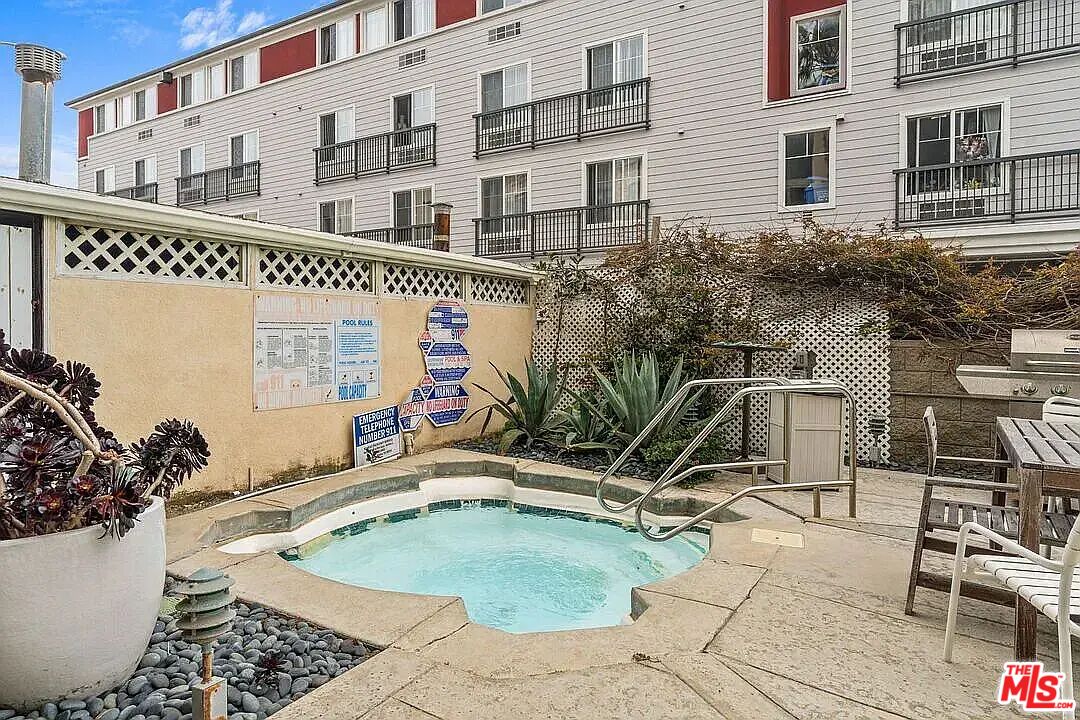 22 Navy St Unit: 306