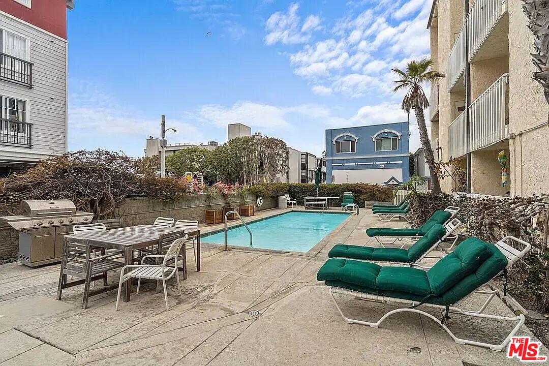 22 Navy St Unit: 306