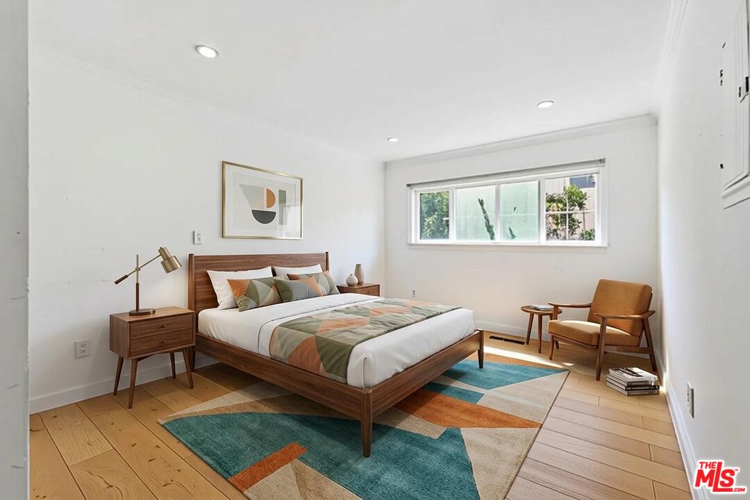 625 N Flores St Unit: 104