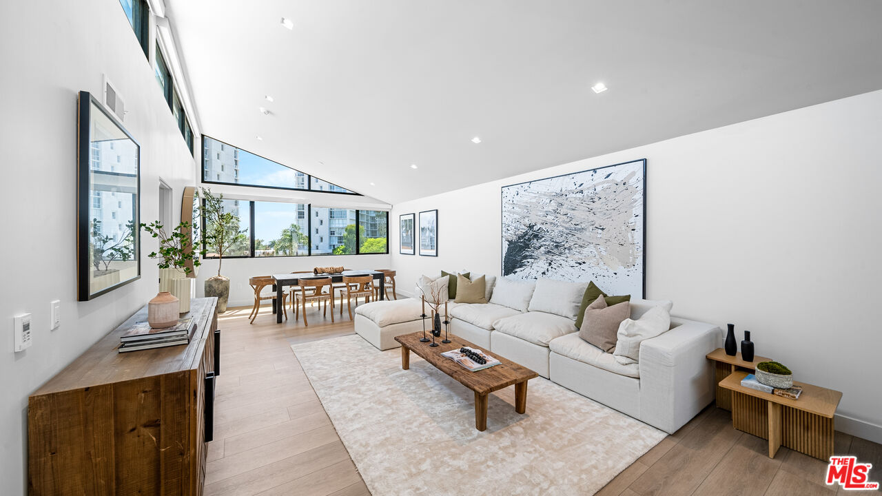153 San Vicente Blvd Unit: PH 4H