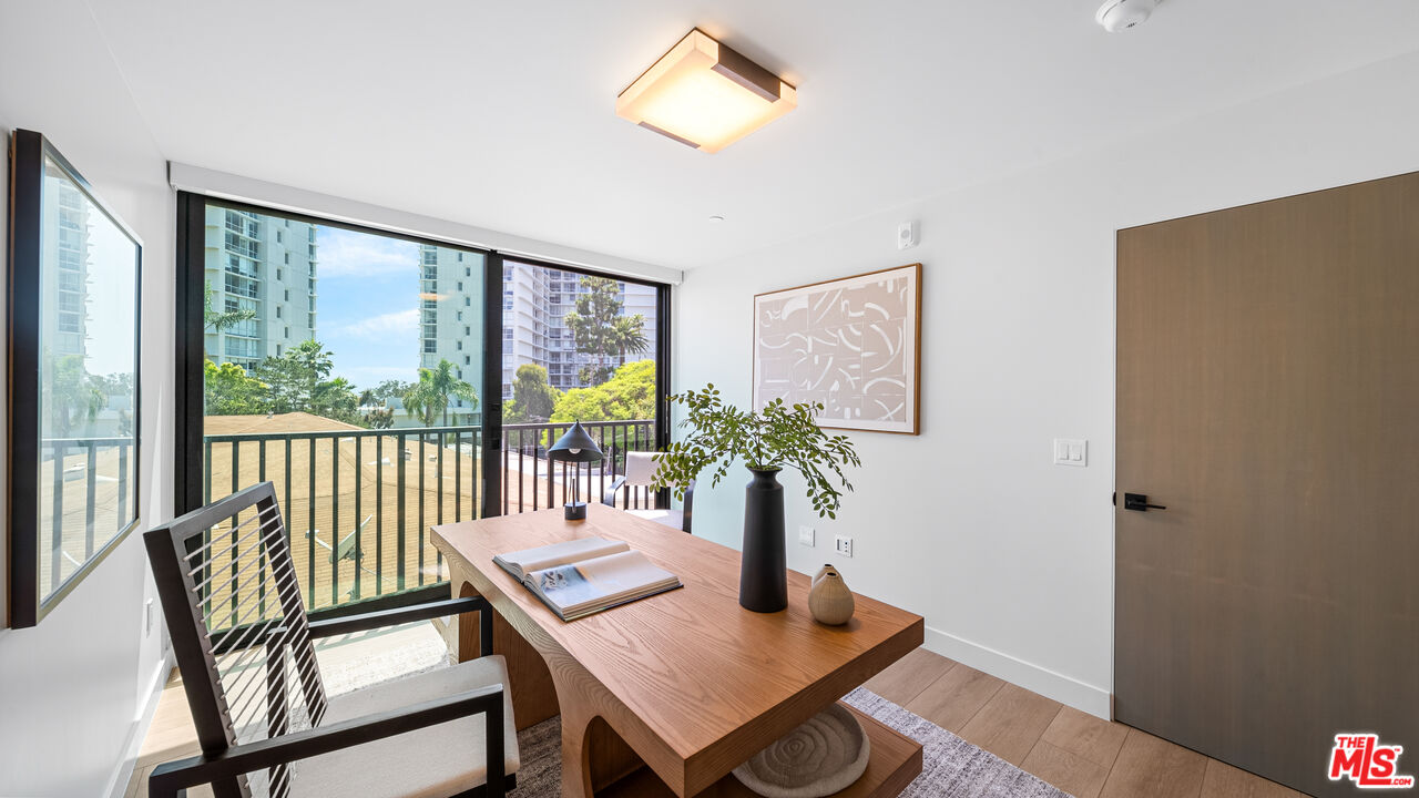 153 San Vicente Blvd Unit: PH 4H