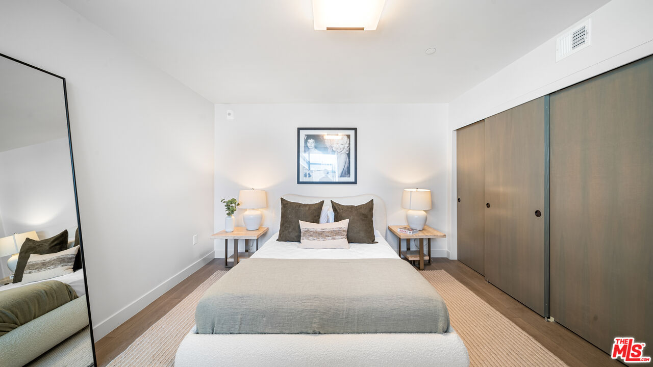 153 San Vicente Blvd Unit: PH 4H